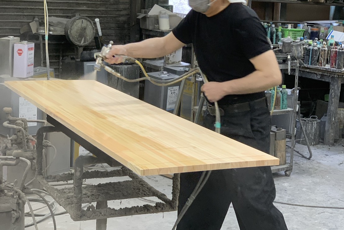 着色・下塗りの様子